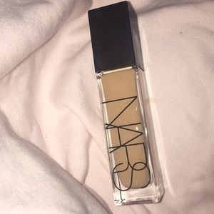 NARS Natural Radiant Longwear Foundation